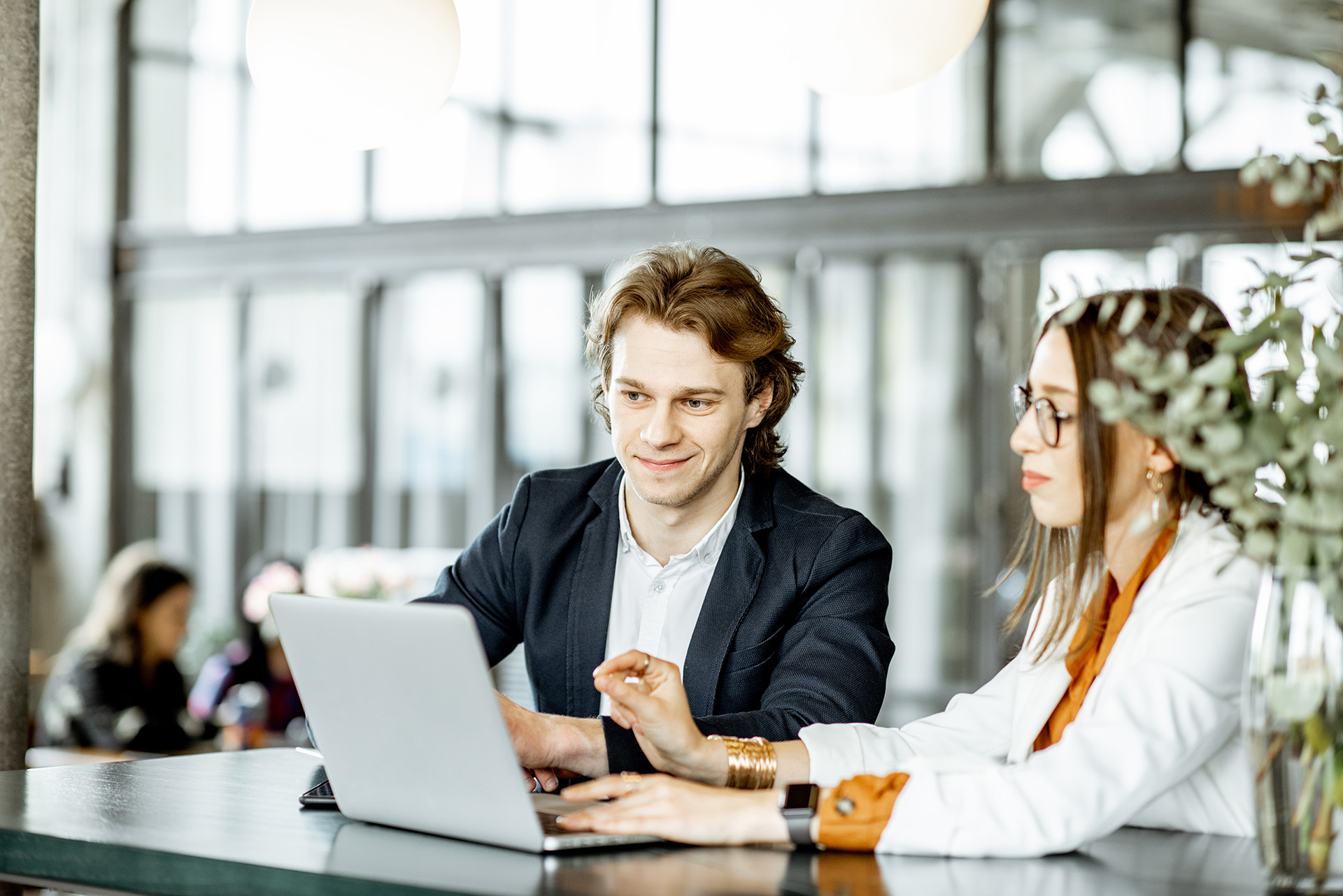 The Educators and their roles in a course online and onsite in the context of a learning management system 